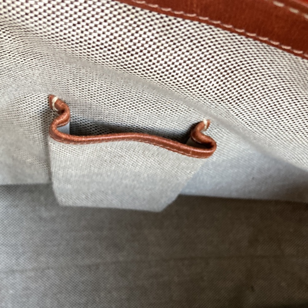 DOONEY & BOURKE RED PEBBLED LEATHER SHOULDER BAG/HOBO PURSE. 2 ZIPPERED POCKETS - Picture 6 of 16